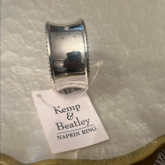 Elegant Silver Napkin Rings 8 - Picture 2 of 4